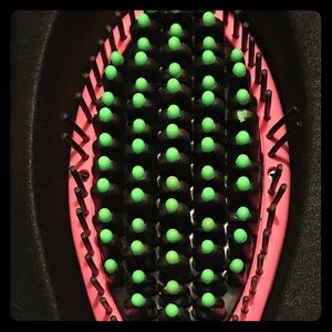 Hair straightening brush